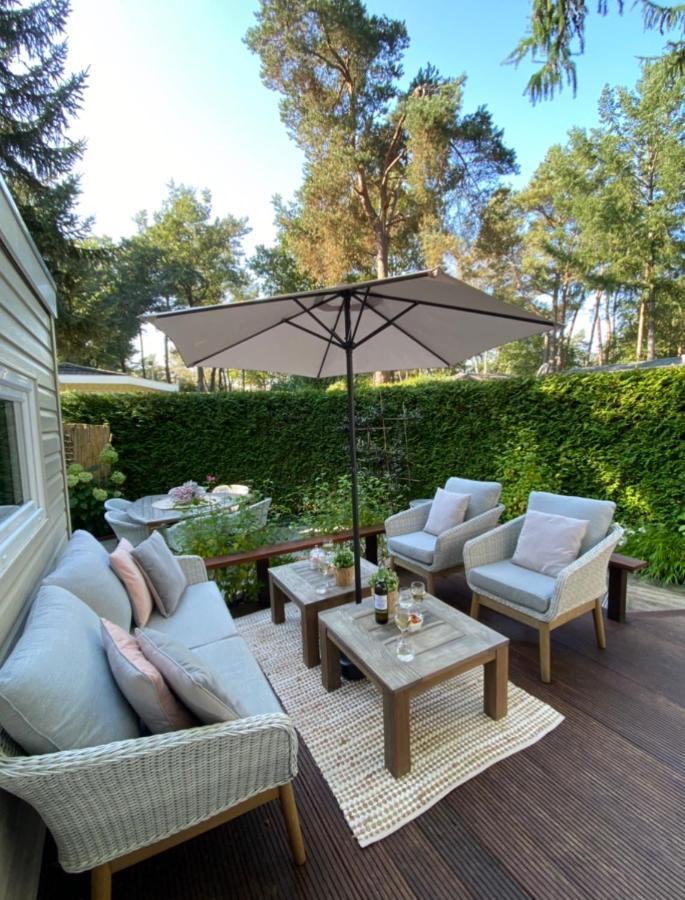 Luxe Chalet Met Prachtig Terras Op De Veluwe , Veel Privacy Hoenderloo Exteriér fotografie